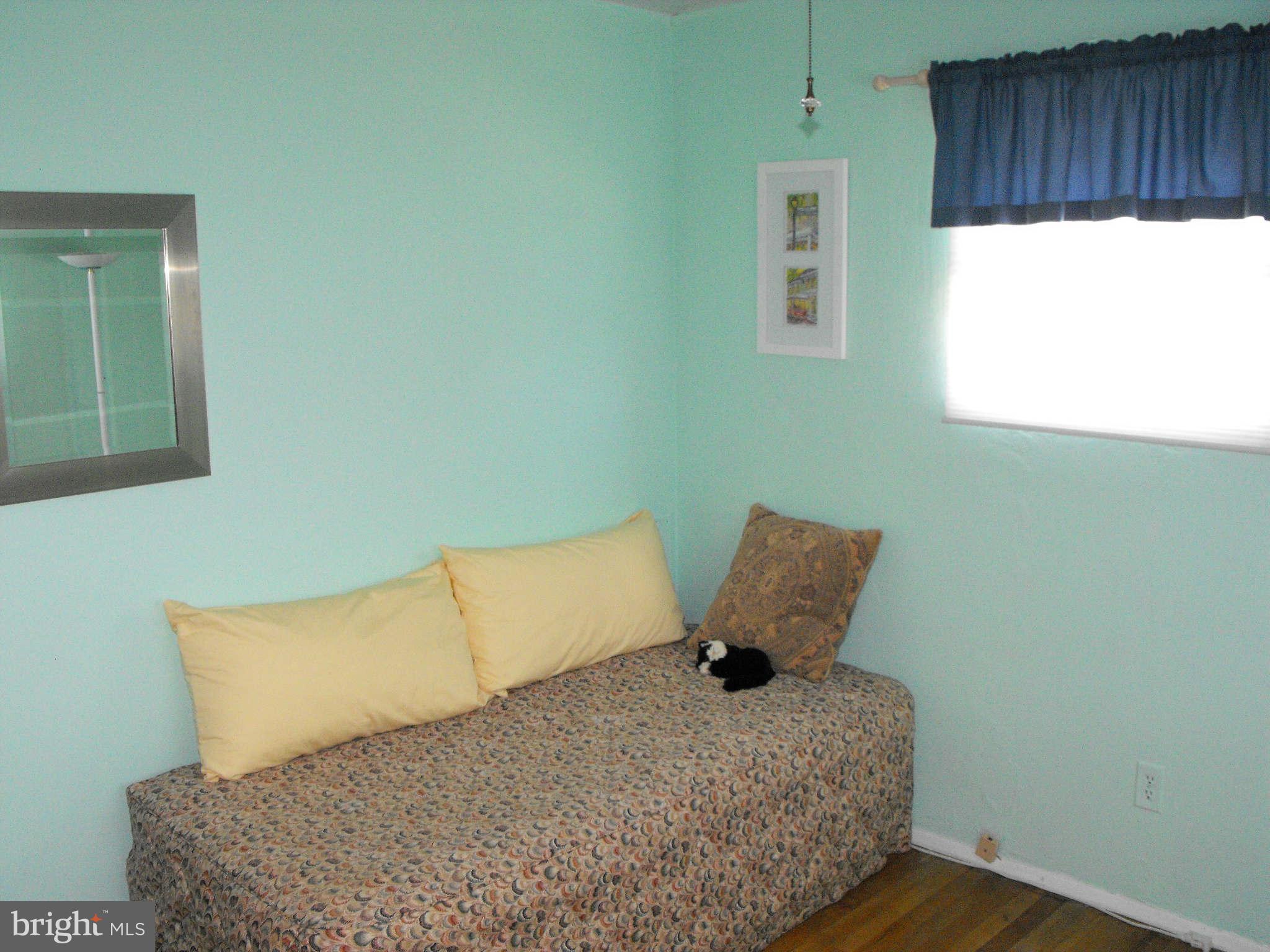 1524 National Road Baltimore, MD 21237 - Photo 14 of 21 Lots of Space and Bright