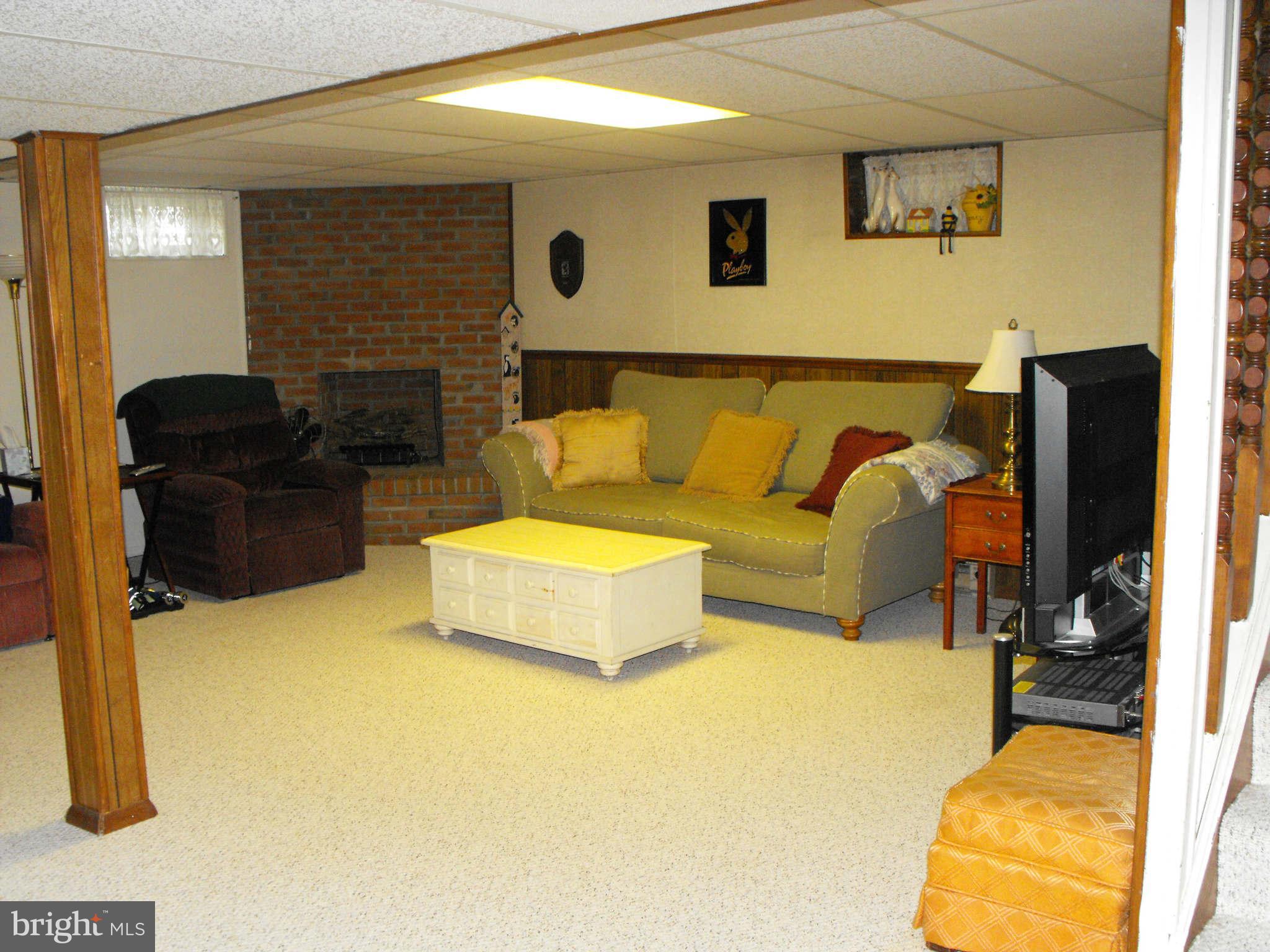 1524 National Road Baltimore, MD 21237 - Photo 16 of 21 Large Rec Room