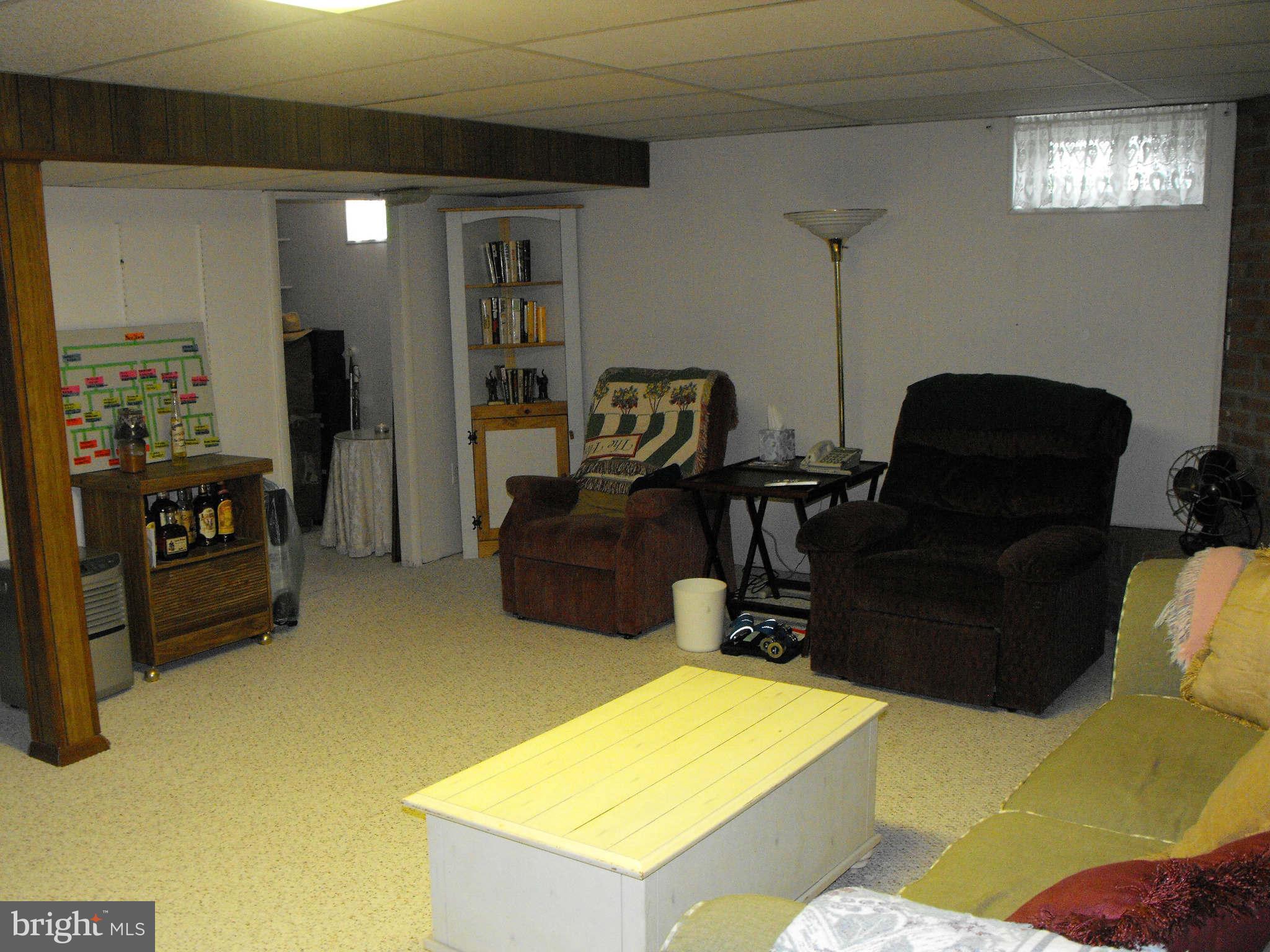 1524 National Road Baltimore, MD 21237 - Photo 17 of 21 Carpet