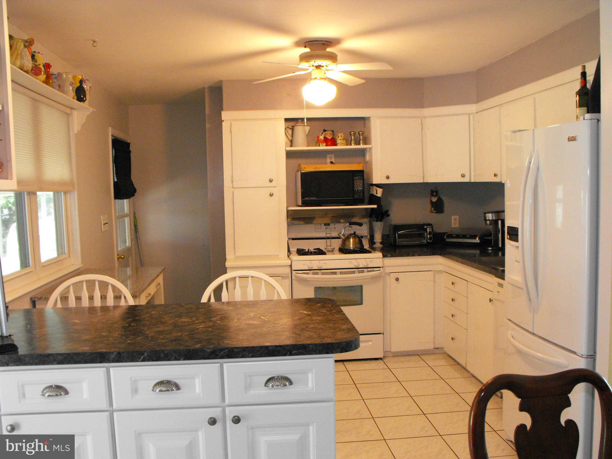 1524 National Road Baltimore, MD 21237 - Photo 6 of 21 Tile Floor, Breakfast Bar, Gas Stove