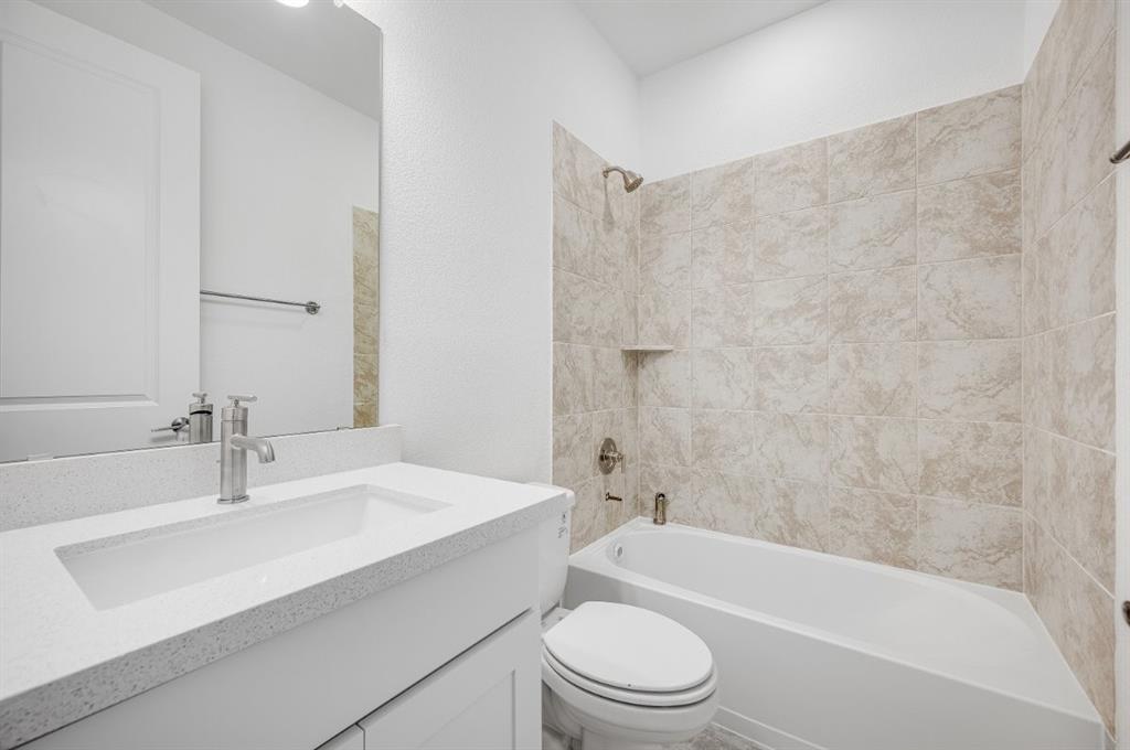 526 Chatham Street Oak Point, TX 75068 - Photo 26 of 35 a bathroom with a sink mirror toilet and bathtub