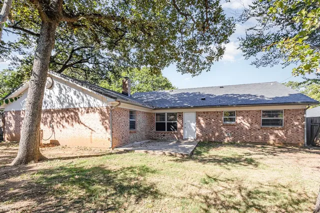 a front view of house with yard