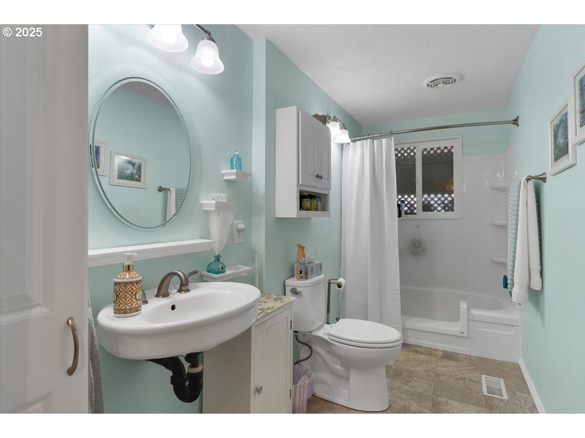1488 Rainier Road Woodburn, OR 97071 - Photo 23 of 34 Gallery Image 23