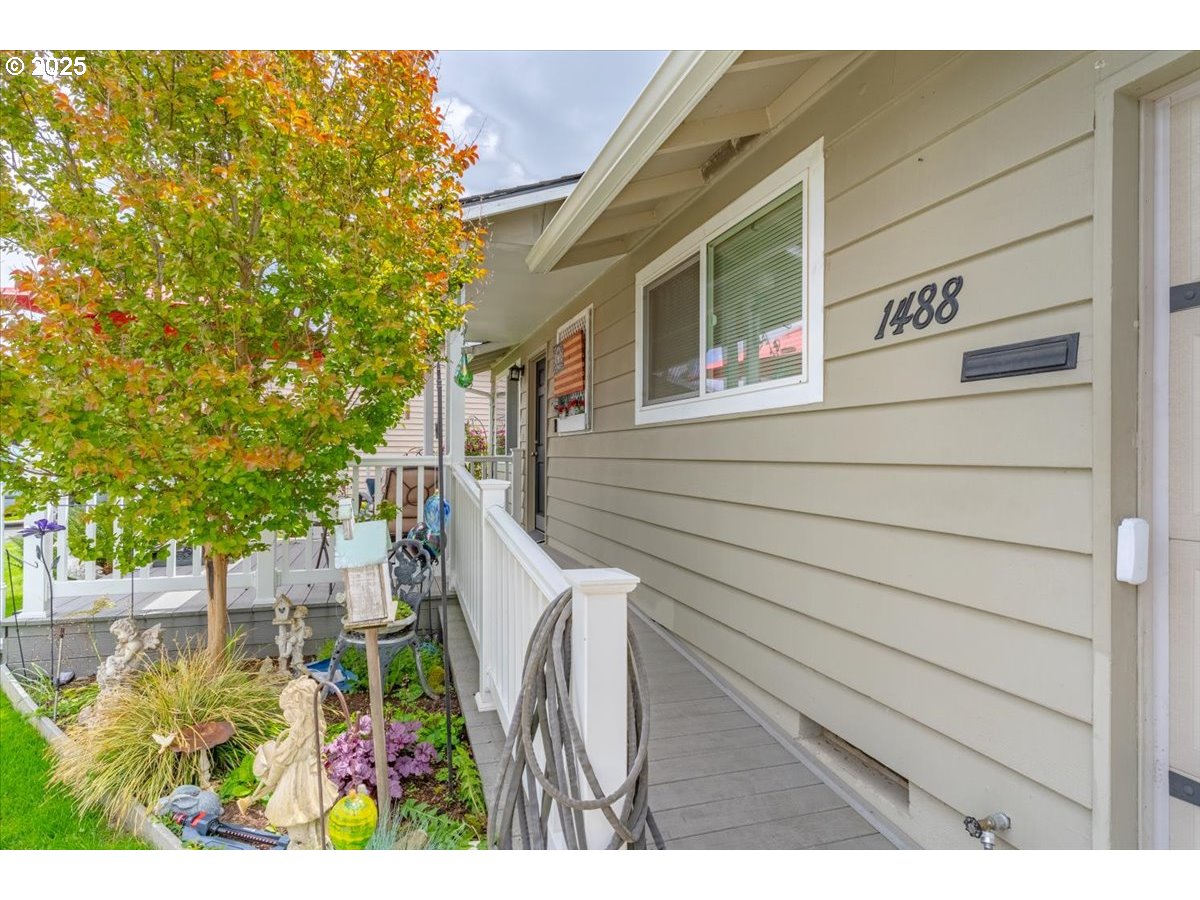 1488 Rainier Road Woodburn, OR 97071 - Photo 6 of 34 Gallery Image 6