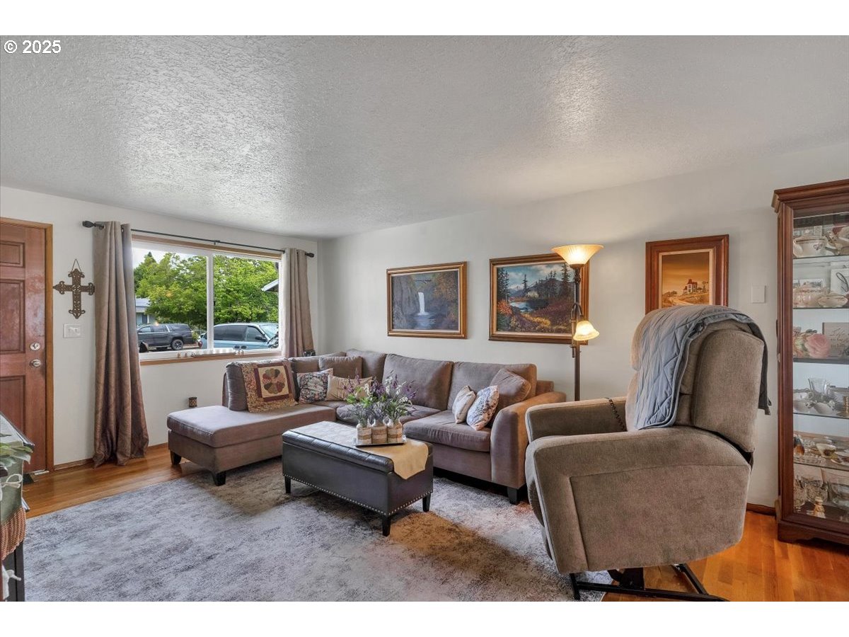 1488 Rainier Road Woodburn, OR 97071 - Photo 9 of 34 Gallery Image 9