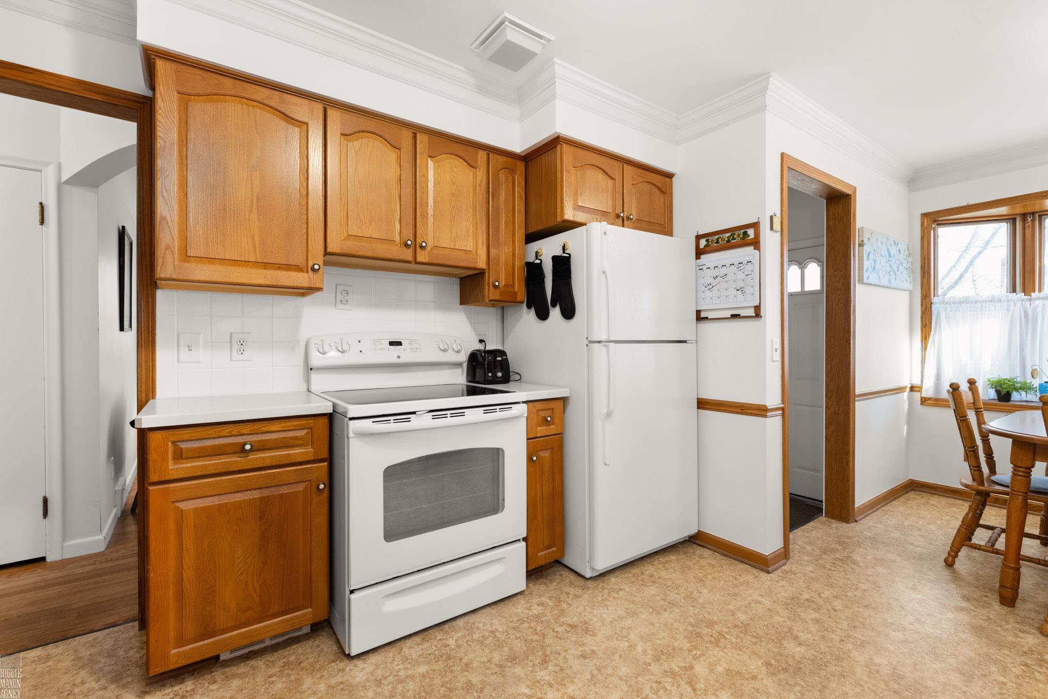 2057 Hawthorne Road Grosse Pointe Woods, MI 48236 - Photo 12 of 43