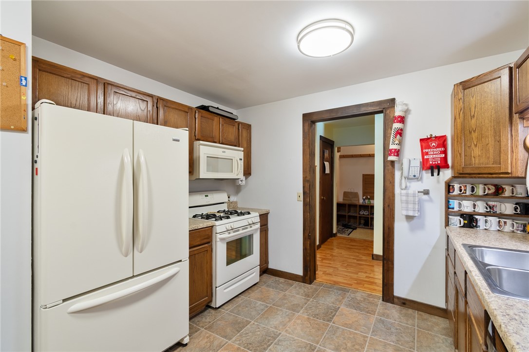 6099 State Rte 21 Williamson, NY 14589 - Photo 11 of 31