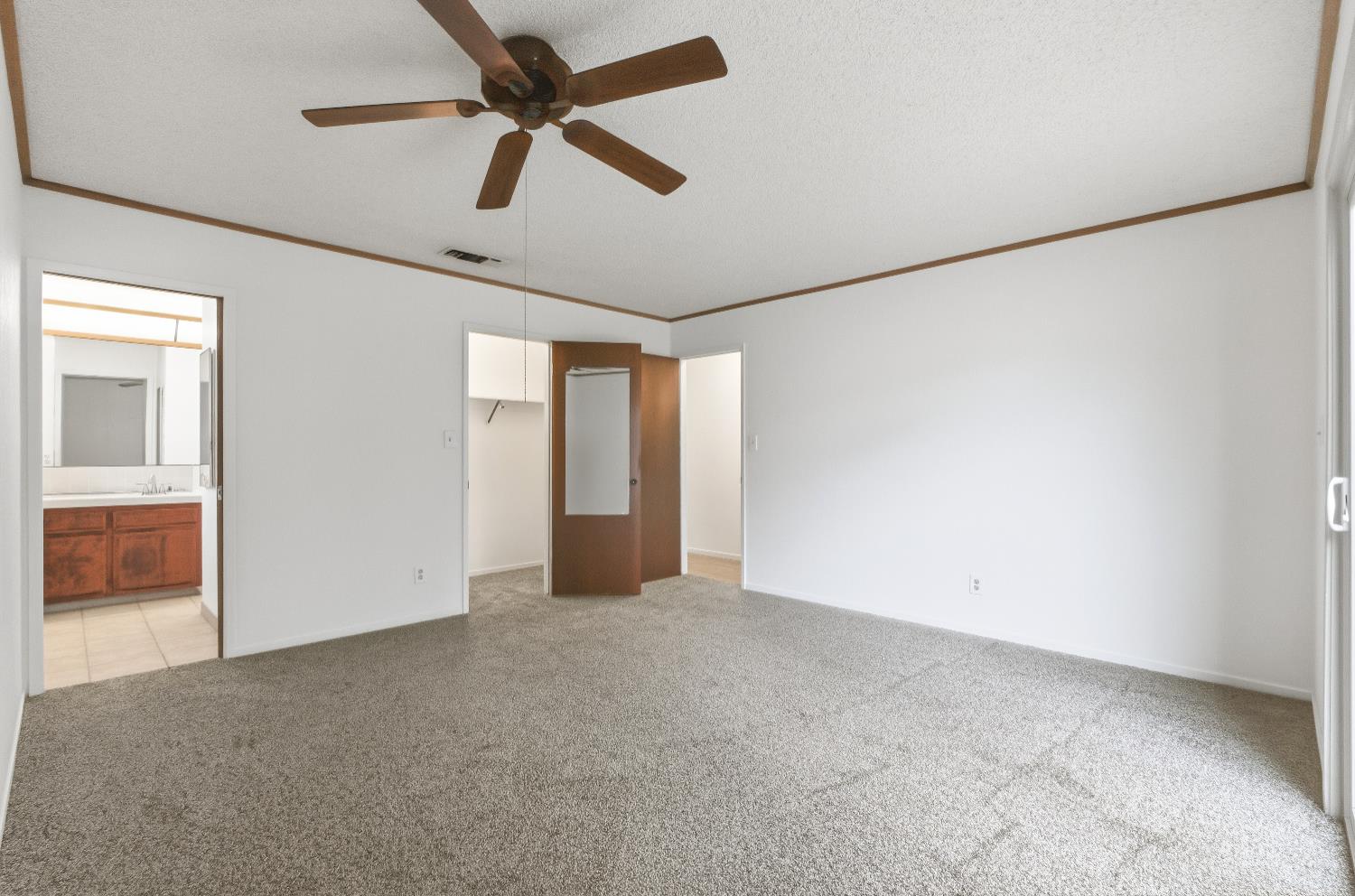 2432 Hicks Street Selma, CA 93662 - Photo 13 of 37