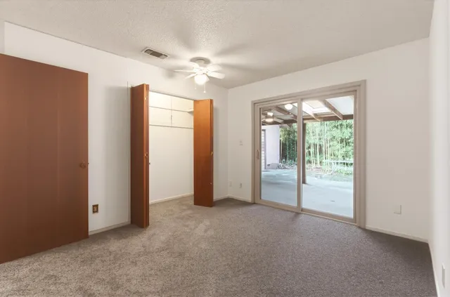 a view of empty room with window