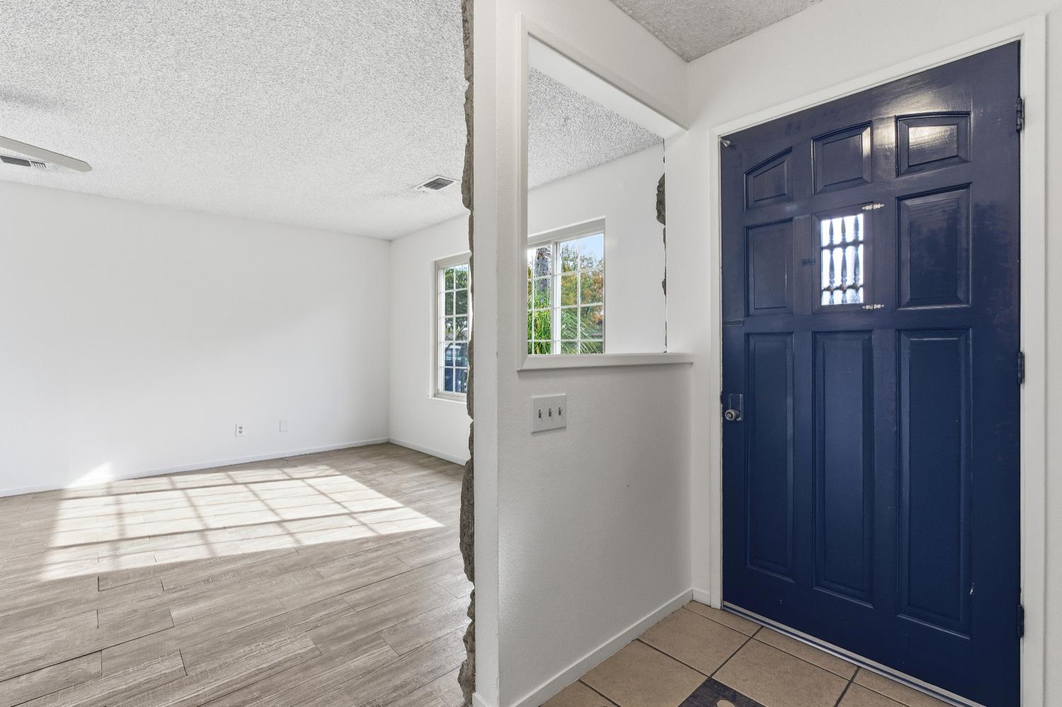 2432 Hicks Street Selma, CA 93662 - Photo 3 of 37
