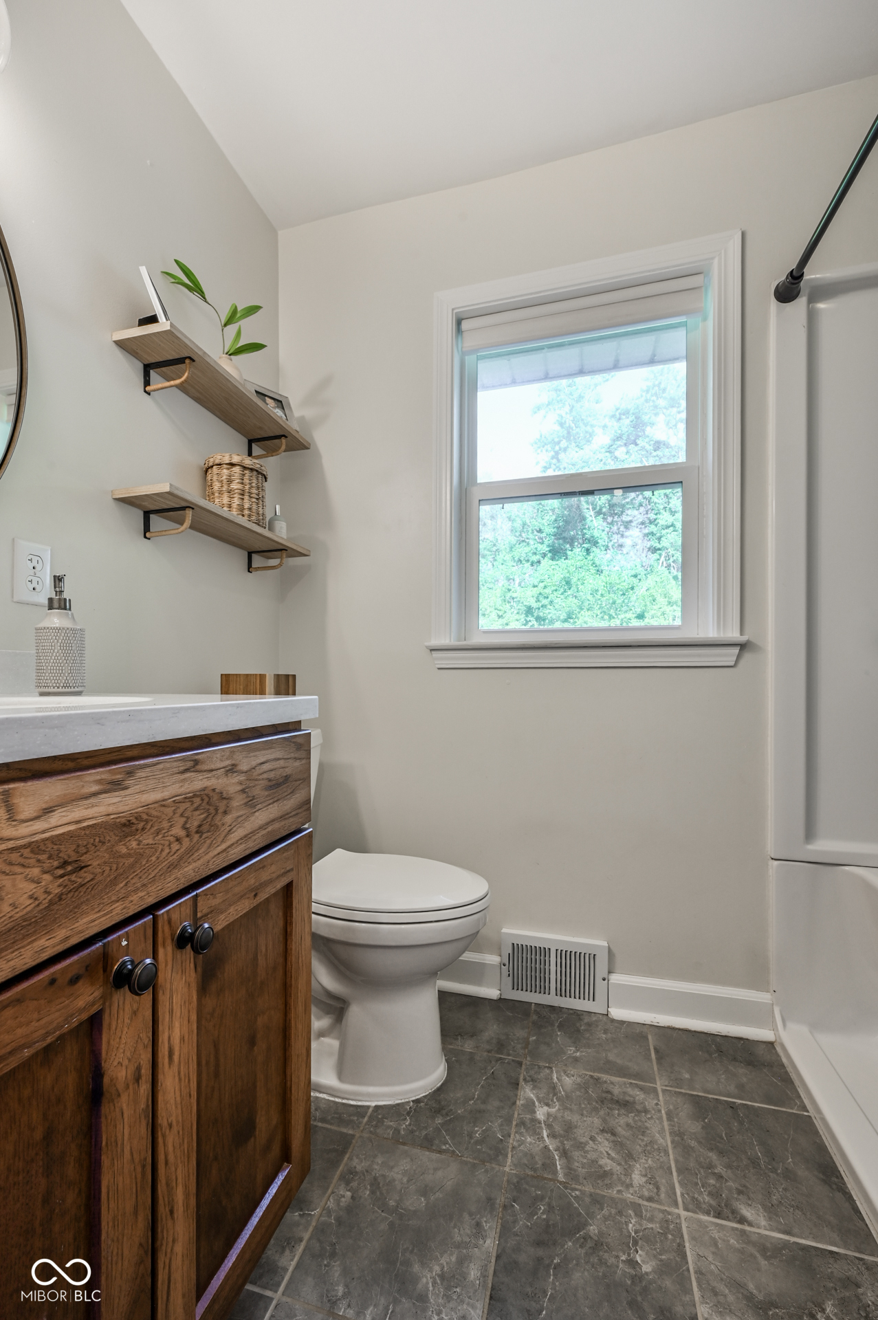 5422 Mann Road Indianapolis, IN 46221 - Photo 17 of 32 Gallery Image 17