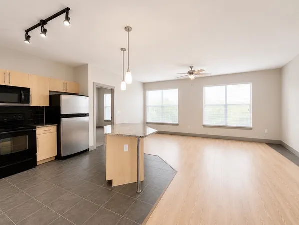 $1,555 | 3660 Richmond St Avenue, Unit 108, Houston, TX 77046
