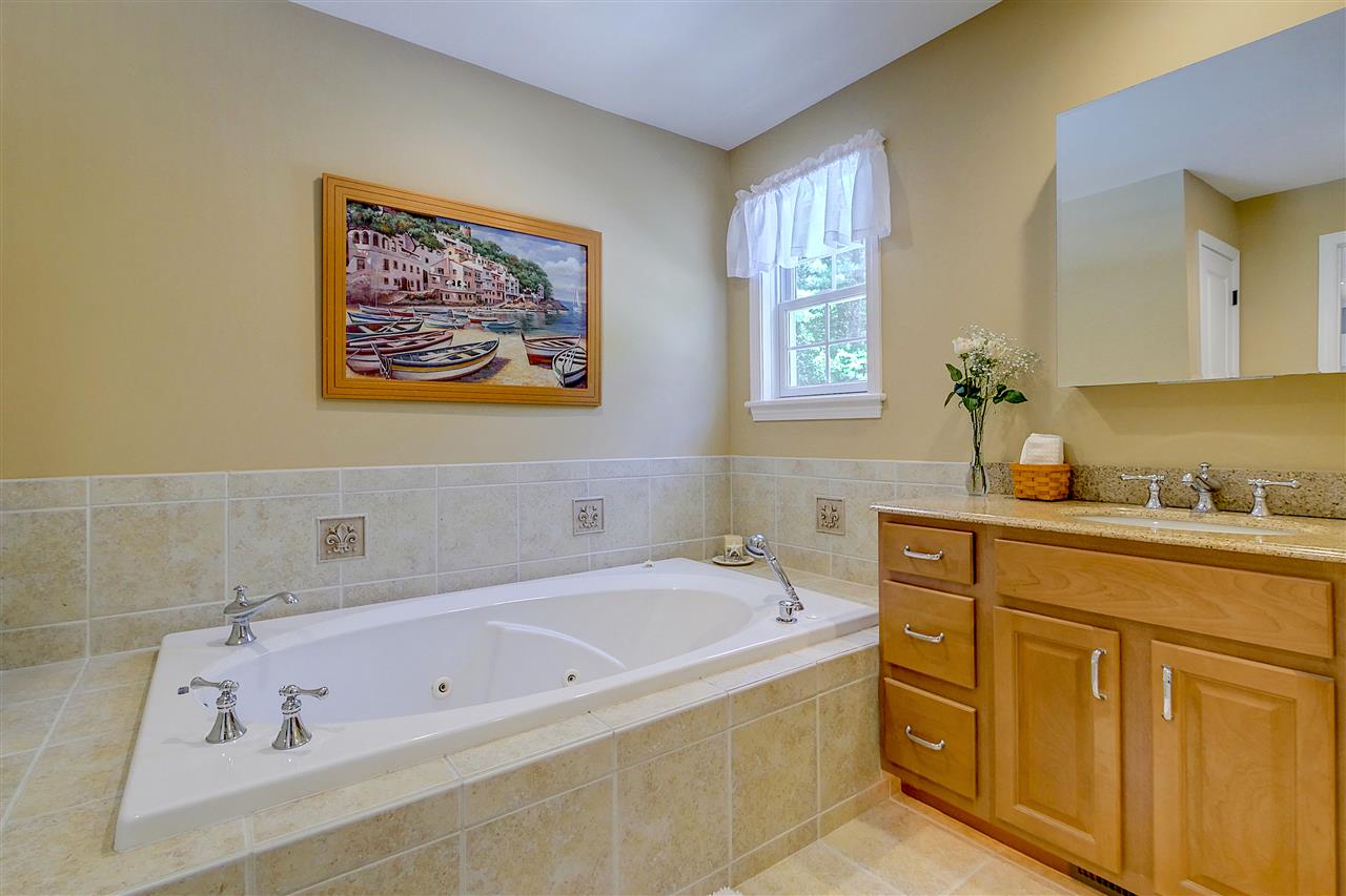 168 Warner Hill Road Derry, NH 03038 - Photo 28 of 40
