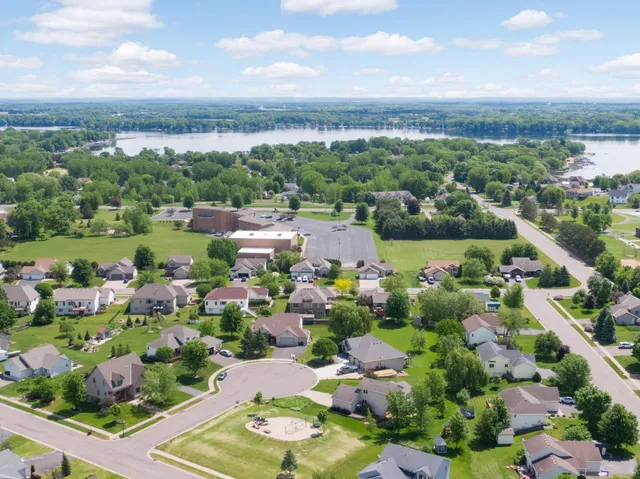 $425,000 | 12777 Westwind Court, Lindstrom, MN 55045