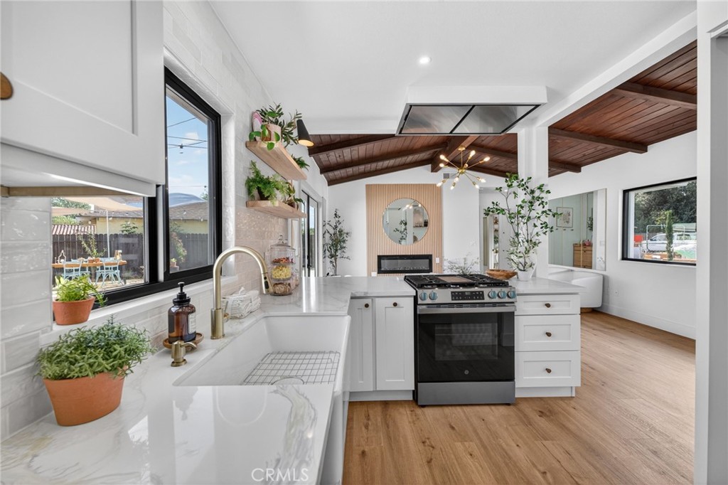 4806 Beverly Court Riverside, CA 92506 - Photo 8 of 42 Gourmet Kitchen