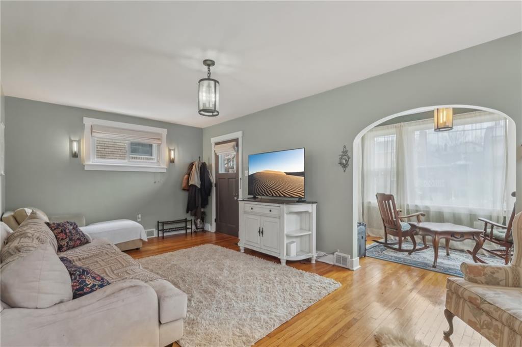 460 Mapleton Avenue Pittsburgh, PA 15228 - Photo 7 of 36 Gallery Image 7