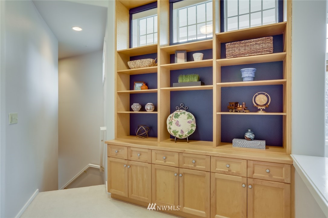 4310 Northeast 5th Court, Unit 102 Renton, WA 98059 - Photo 5 of 20 Gallery Image 5