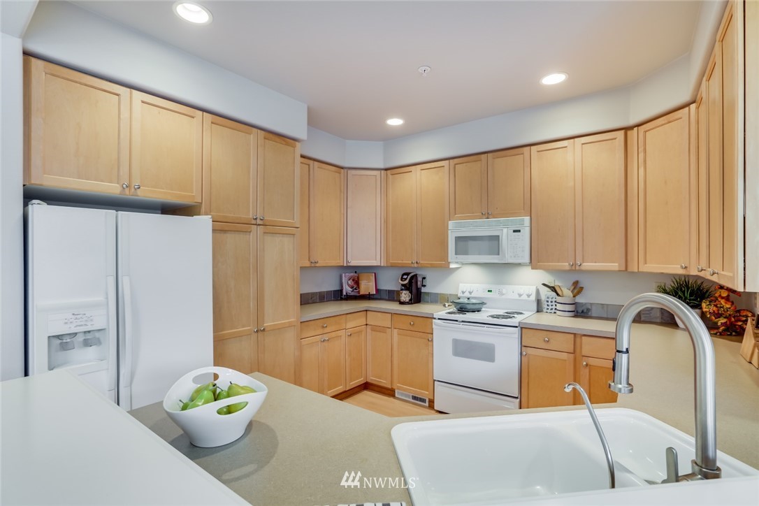 4310 Northeast 5th Court, Unit 102 Renton, WA 98059 - Photo 8 of 20 Gallery Image 8