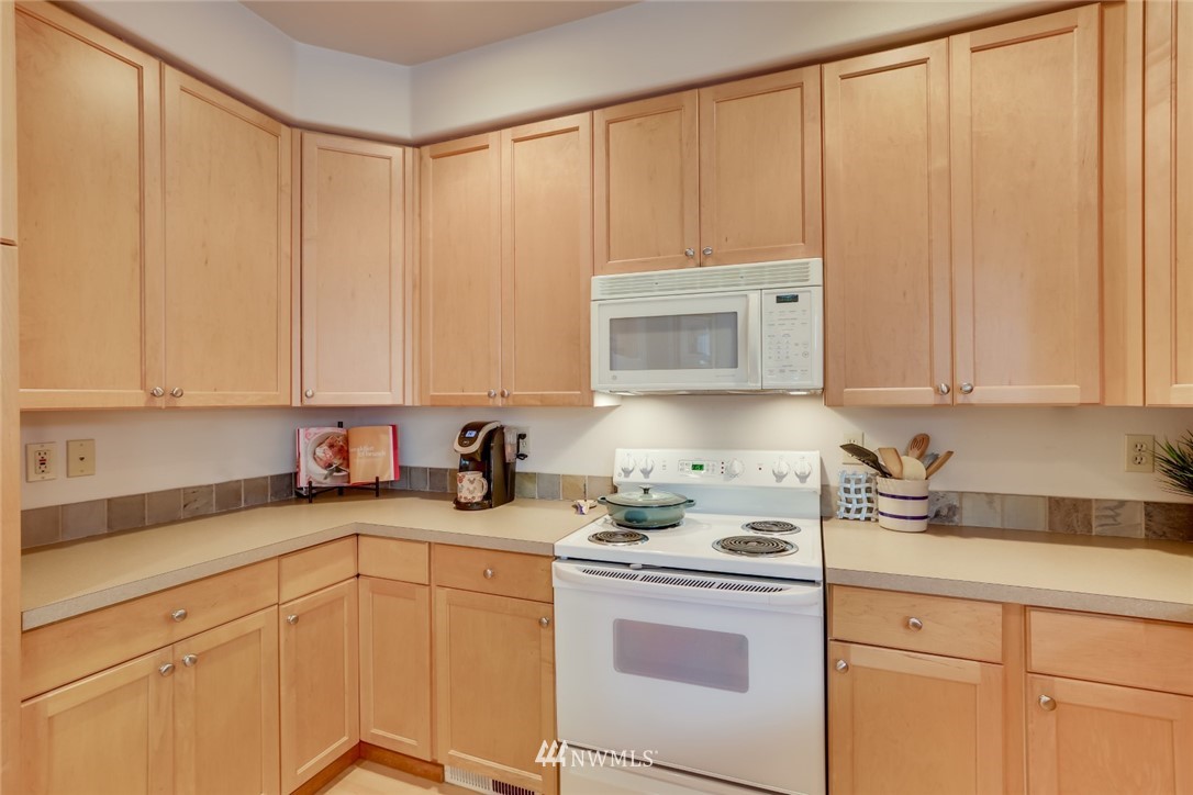 4310 Northeast 5th Court, Unit 102 Renton, WA 98059 - Photo 9 of 20 Gallery Image 9