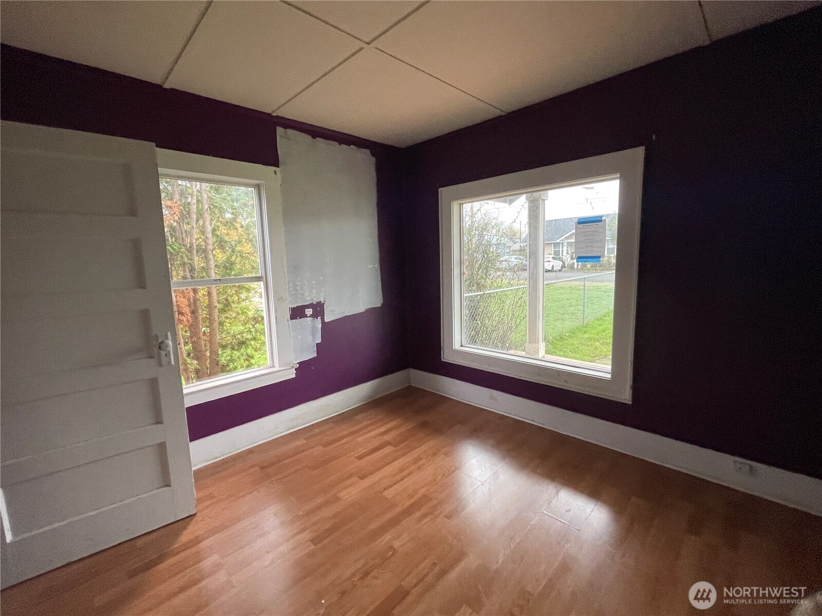 154 Southwest 11th Street Chehalis, WA 98532 - Photo 5 of 29 a view of an empty room with wooden floor and a window