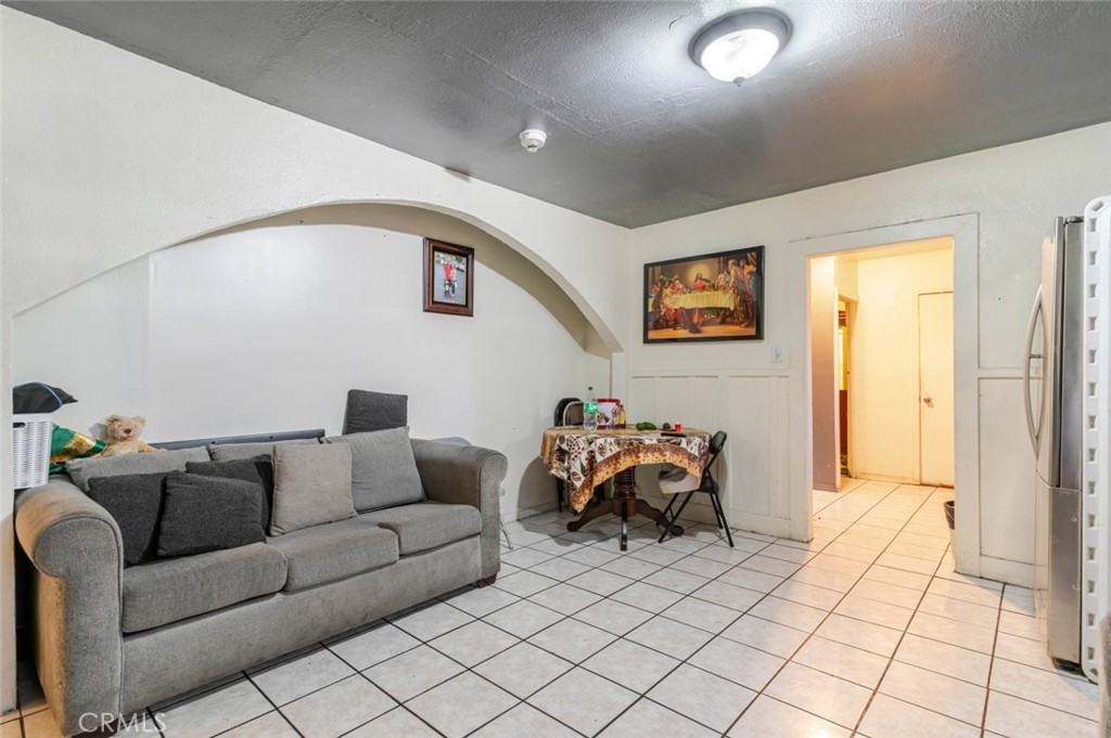 811 East 43rd Place Los Angeles, CA 90011 - Photo 17 of 31