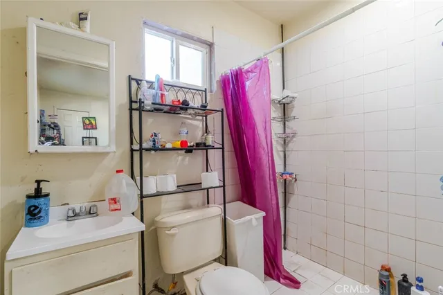 $800,000 | 811 East 43rd Place, Los Angeles, CA 90011