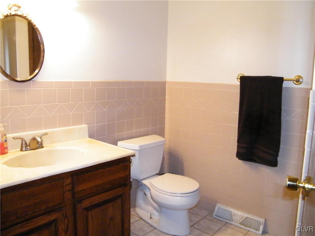 450 Spring Valley Road Easton, PA 18042 - Photo 13 of 23 Gallery Image 13
