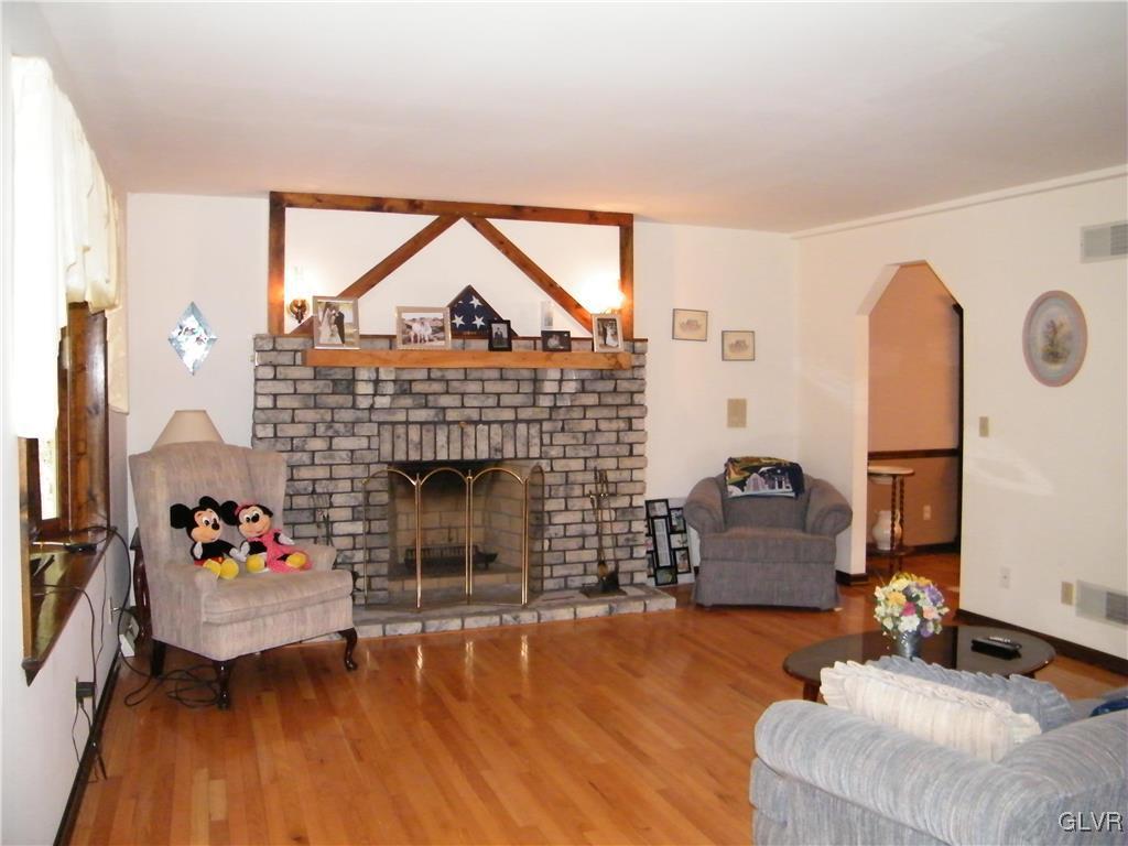 450 Spring Valley Road Easton, PA 18042 - Photo 4 of 23 Gallery Image 4