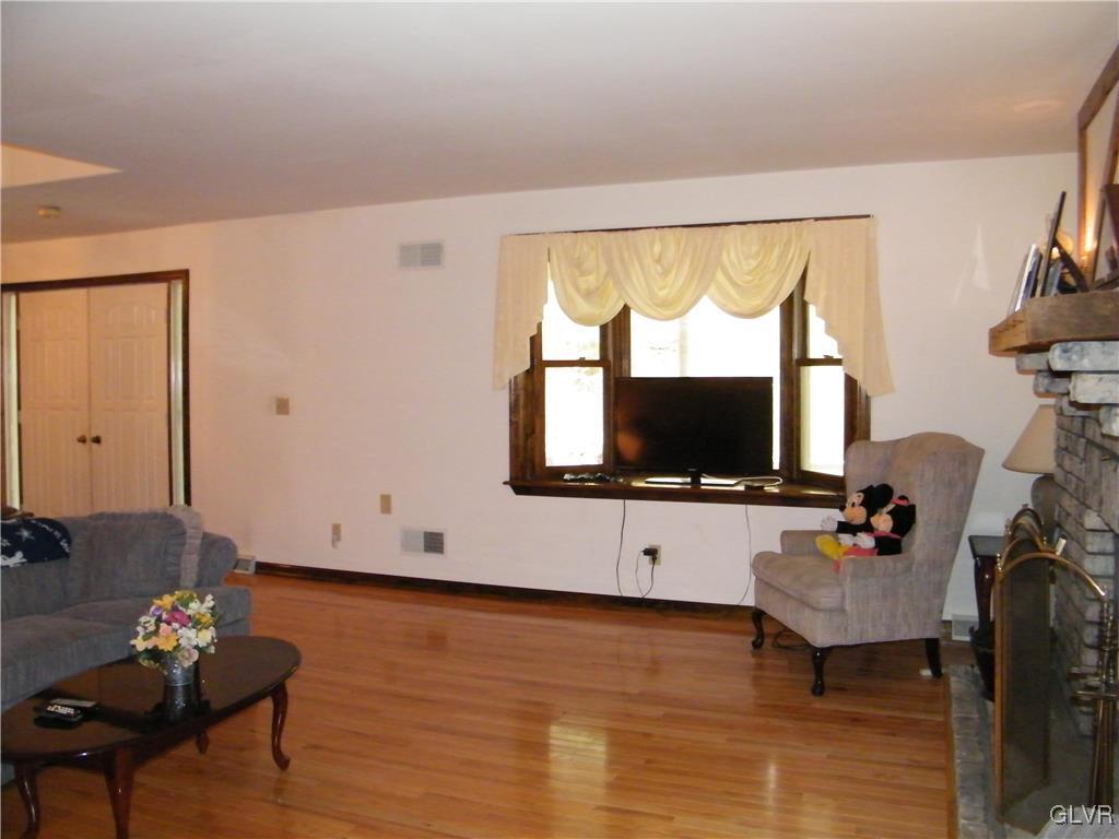 450 Spring Valley Road Easton, PA 18042 - Photo 9 of 23 Gallery Image 9