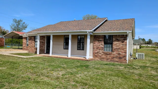 $169,999 | 804 Fairlawn Drive, Bolivar, TN 38008