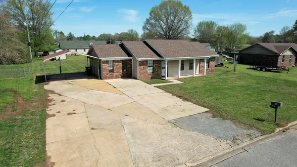 $169,999 | 804 Fairlawn Drive, Bolivar, TN 38008