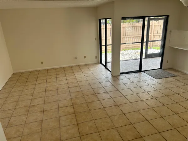 $332,000 | 102 Sherwood Circle, Unit 21A, Jupiter, FL 33458