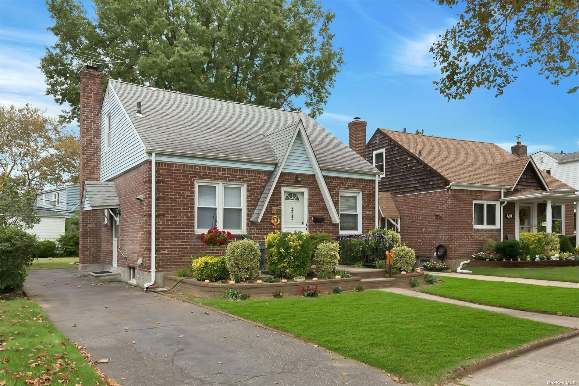 495 Beech Street, New Hyde Park, NY 11040 Compass