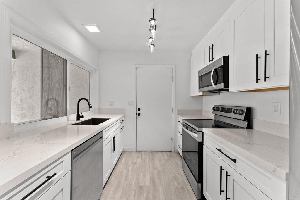 155 Countrywood Lane Encinitas, CA 92024 - Photo 13 of 25