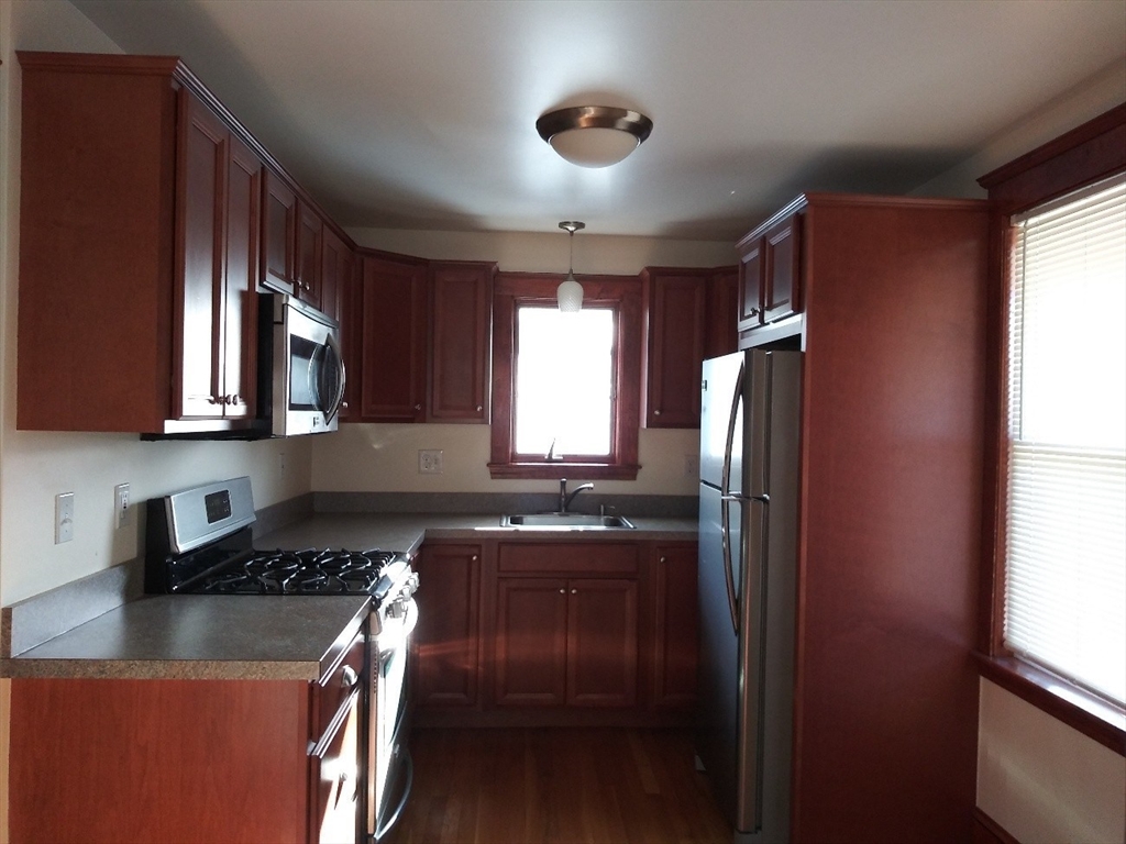 35 Manomet Road Weymouth, MA 02191 - Photo 11 of 24