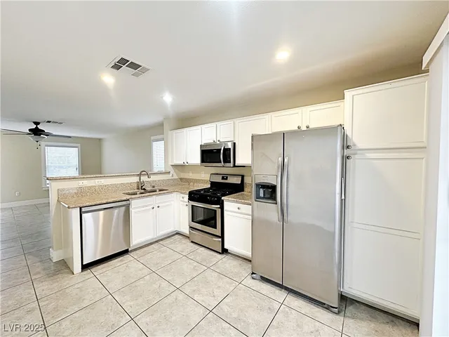 $2,015 | 725 Hitchen Post Drive, Henderson, NV 89011