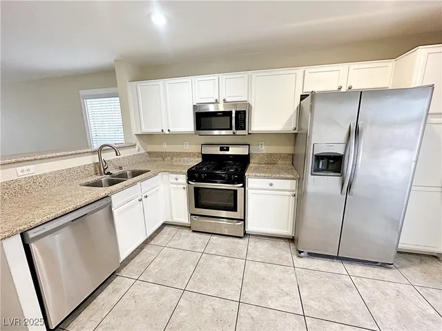 $2,015 | 725 Hitchen Post Drive, Henderson, NV 89011