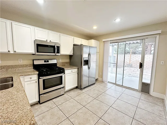 $2,015 | 725 Hitchen Post Drive, Henderson, NV 89011