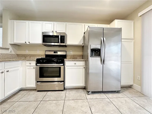 $2,015 | 725 Hitchen Post Drive, Henderson, NV 89011