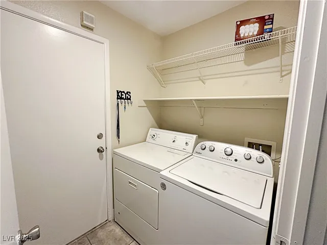 $2,015 | 725 Hitchen Post Drive, Henderson, NV 89011