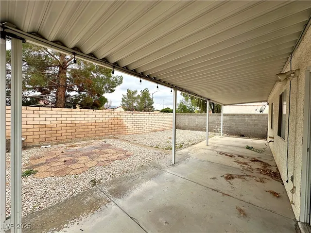 $2,015 | 725 Hitchen Post Drive, Henderson, NV 89011