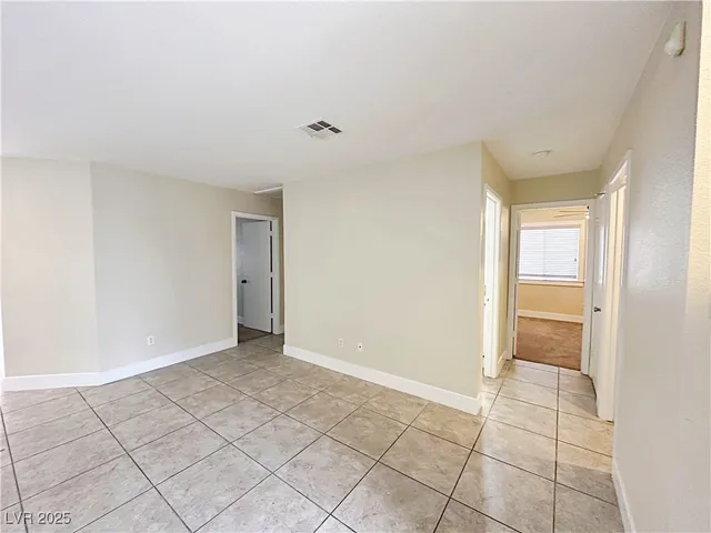 $2,015 | 725 Hitchen Post Drive, Henderson, NV 89011