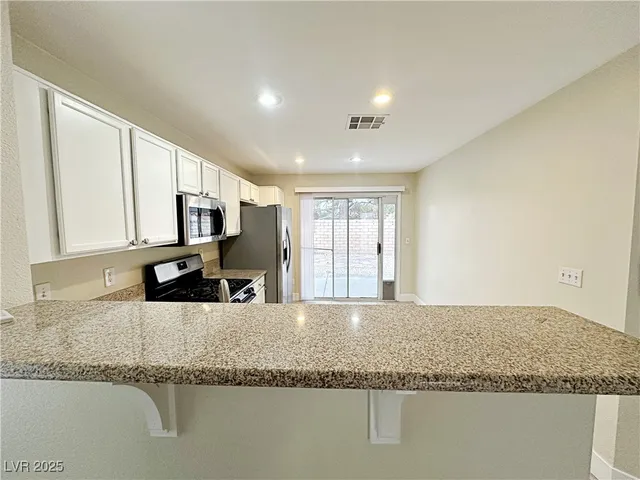 $2,015 | 725 Hitchen Post Drive, Henderson, NV 89011