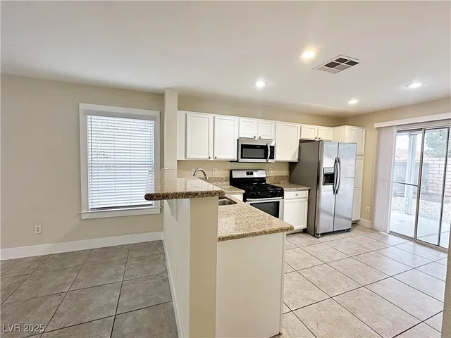 $2,015 | 725 Hitchen Post Drive, Henderson, NV 89011