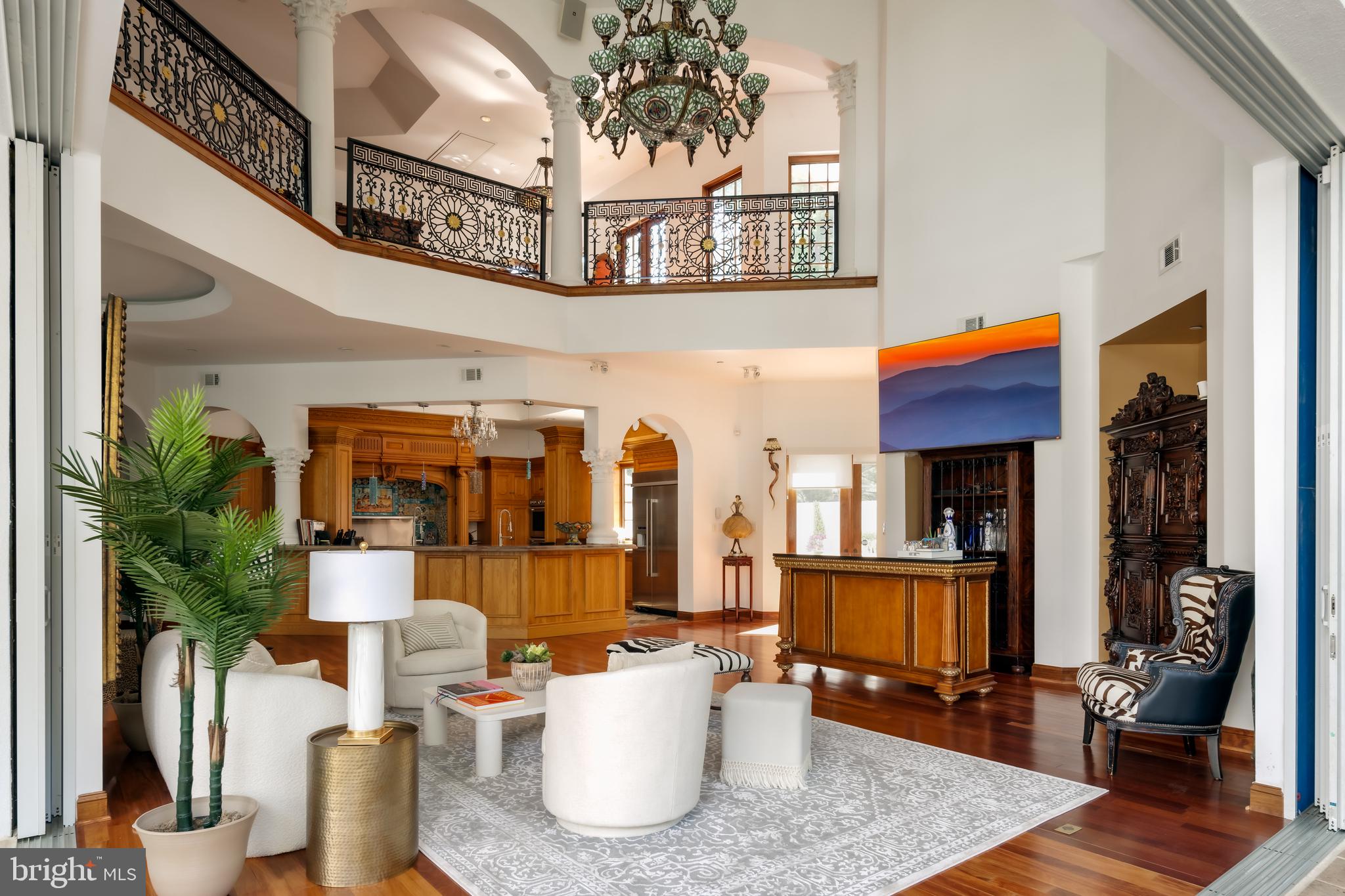 9101 River Road Potomac, MD 20854 - Photo 23 of 50 Family room