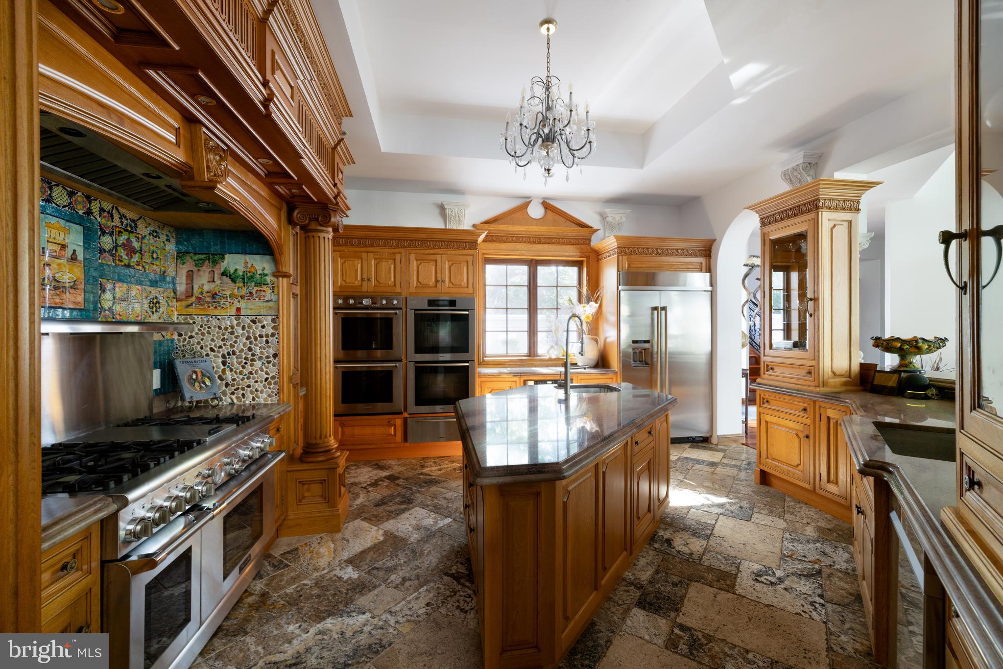 9101 River Road Potomac, MD 20854 - Photo 26 of 50 Moroccan-inspired backsplash tiling