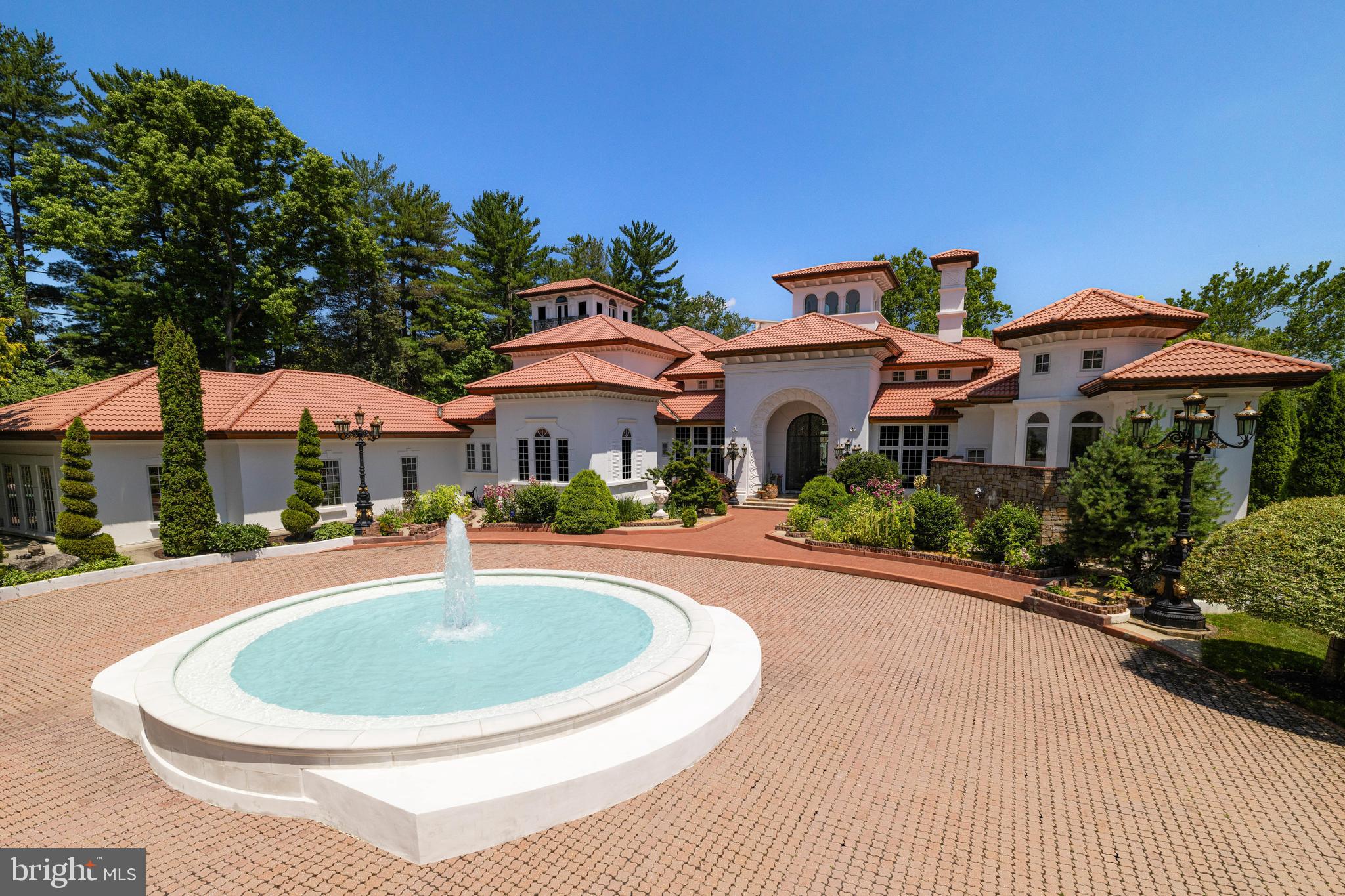 9101 River Road Potomac, MD 20854 - Photo 3 of 50 Front driveway