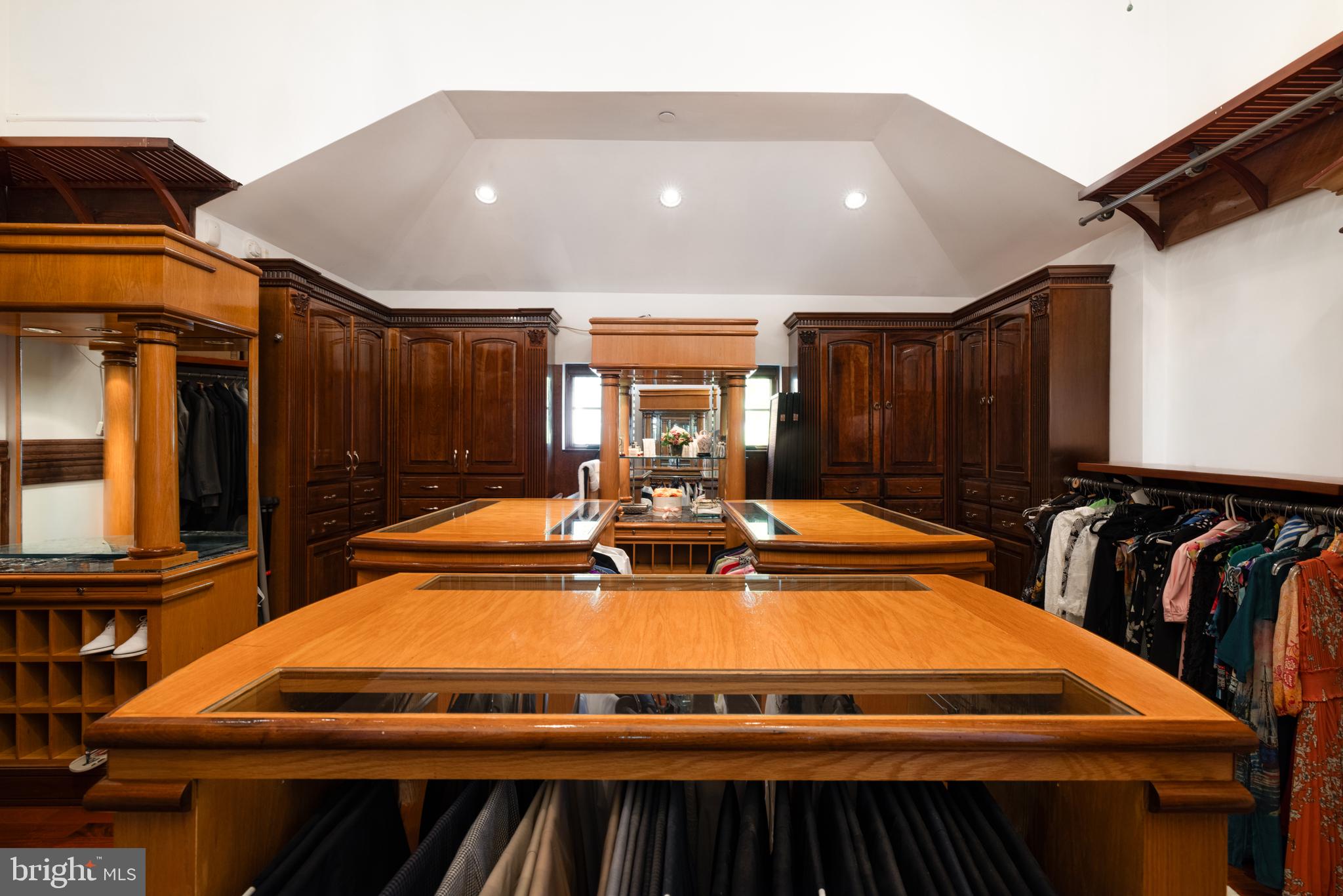 9101 River Road Potomac, MD 20854 - Photo 32 of 50 Primary closet