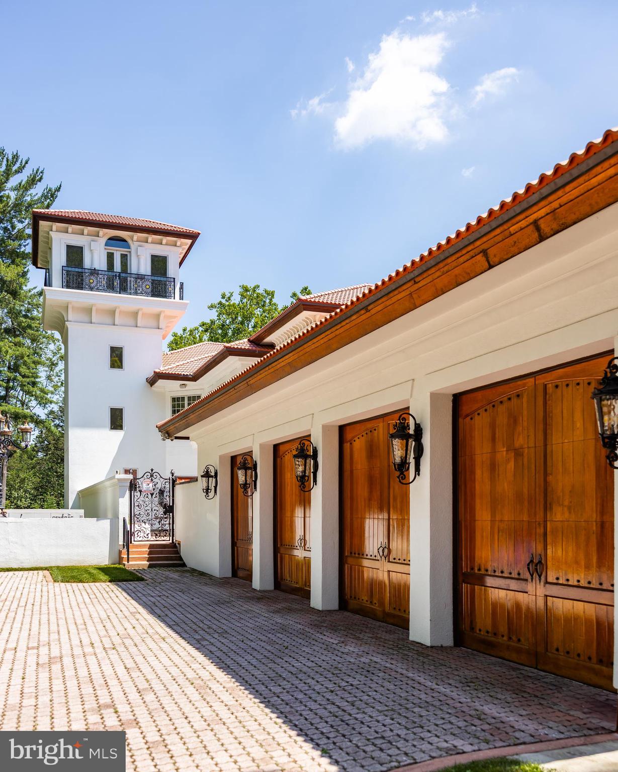 9101 River Road Potomac, MD 20854 - Photo 45 of 50 Four-car garage