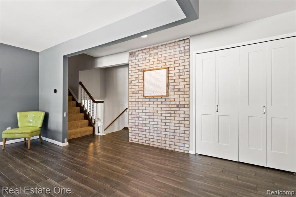 2373 Blockton Road Rochester Hills, MI 48306 - Photo 2 of 35